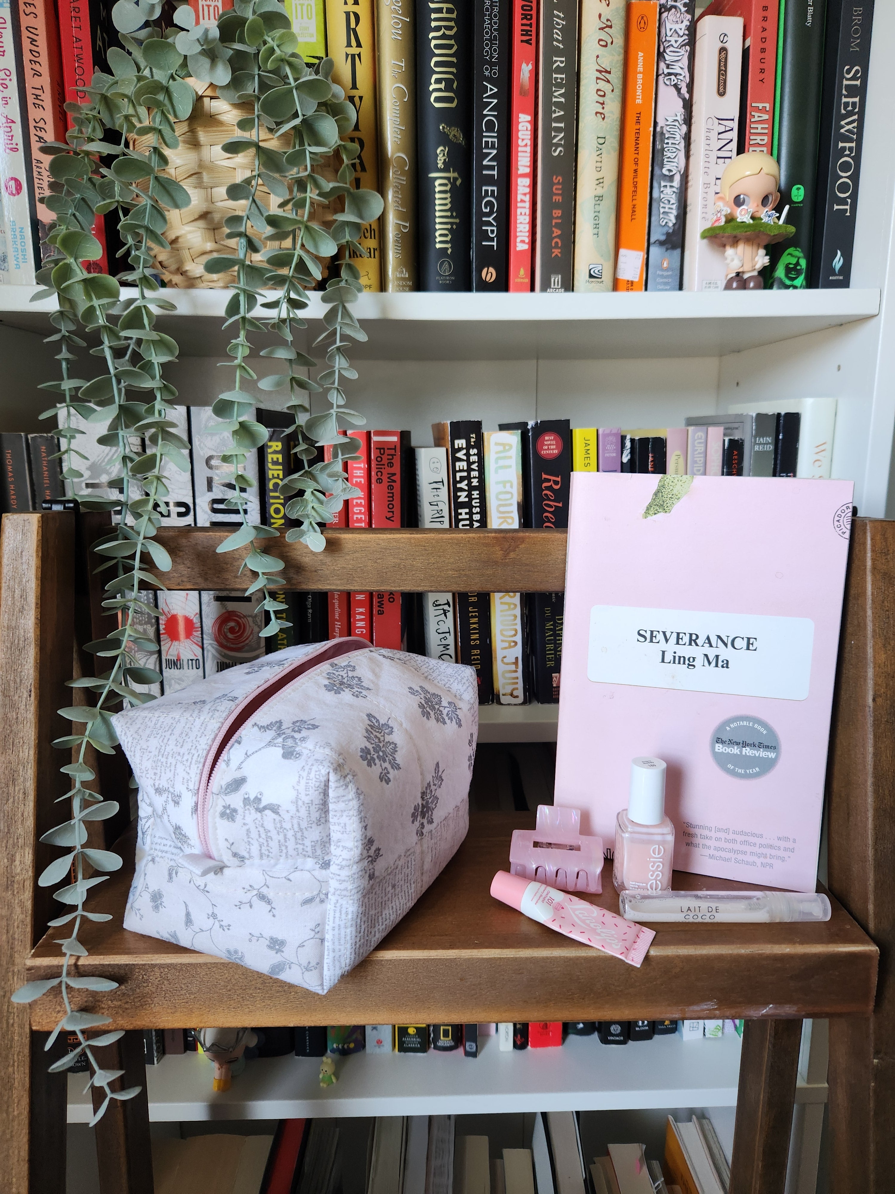 newspaper print makeup bag (pink zipper)