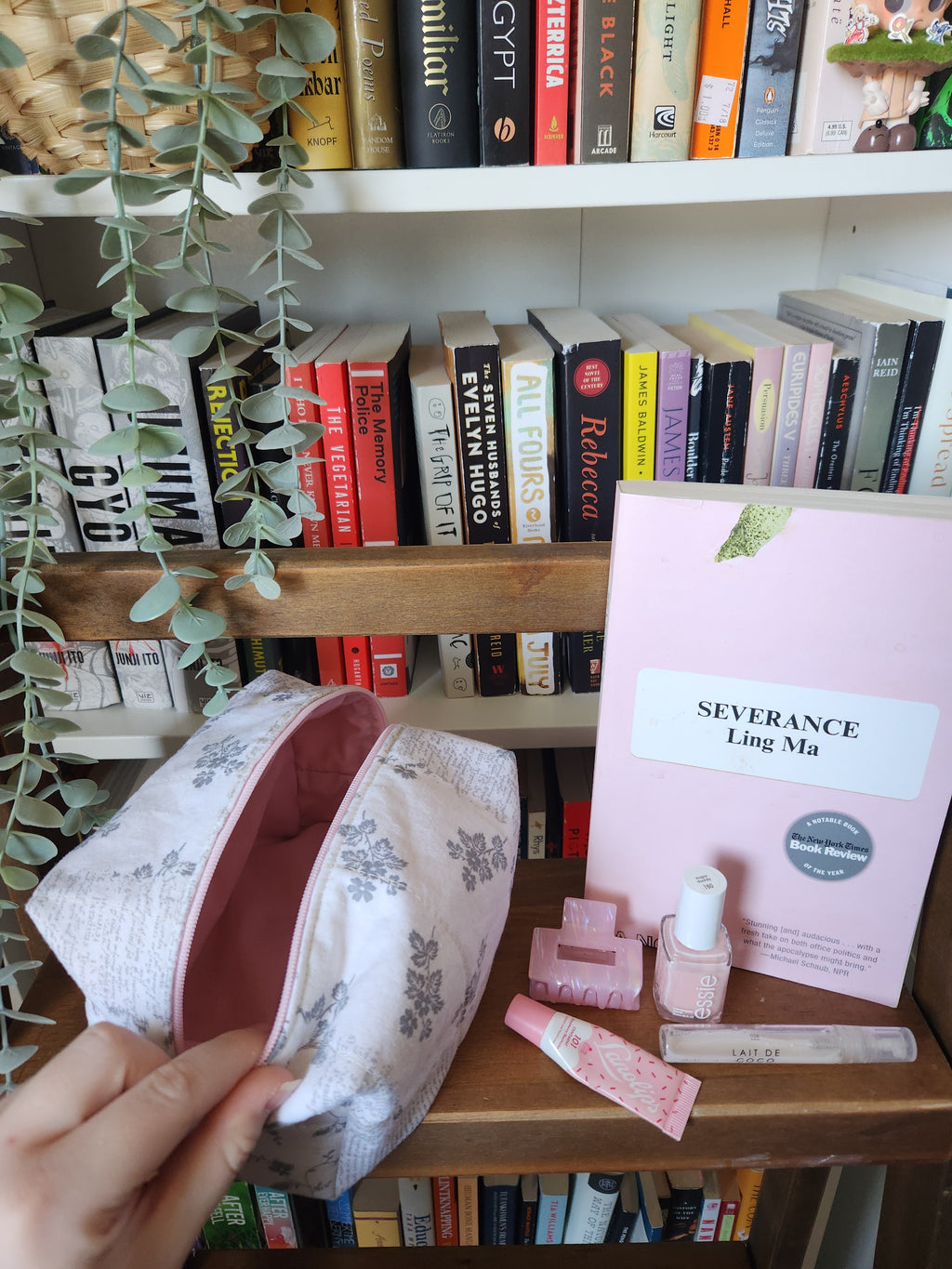 newspaper print makeup bag (pink zipper)