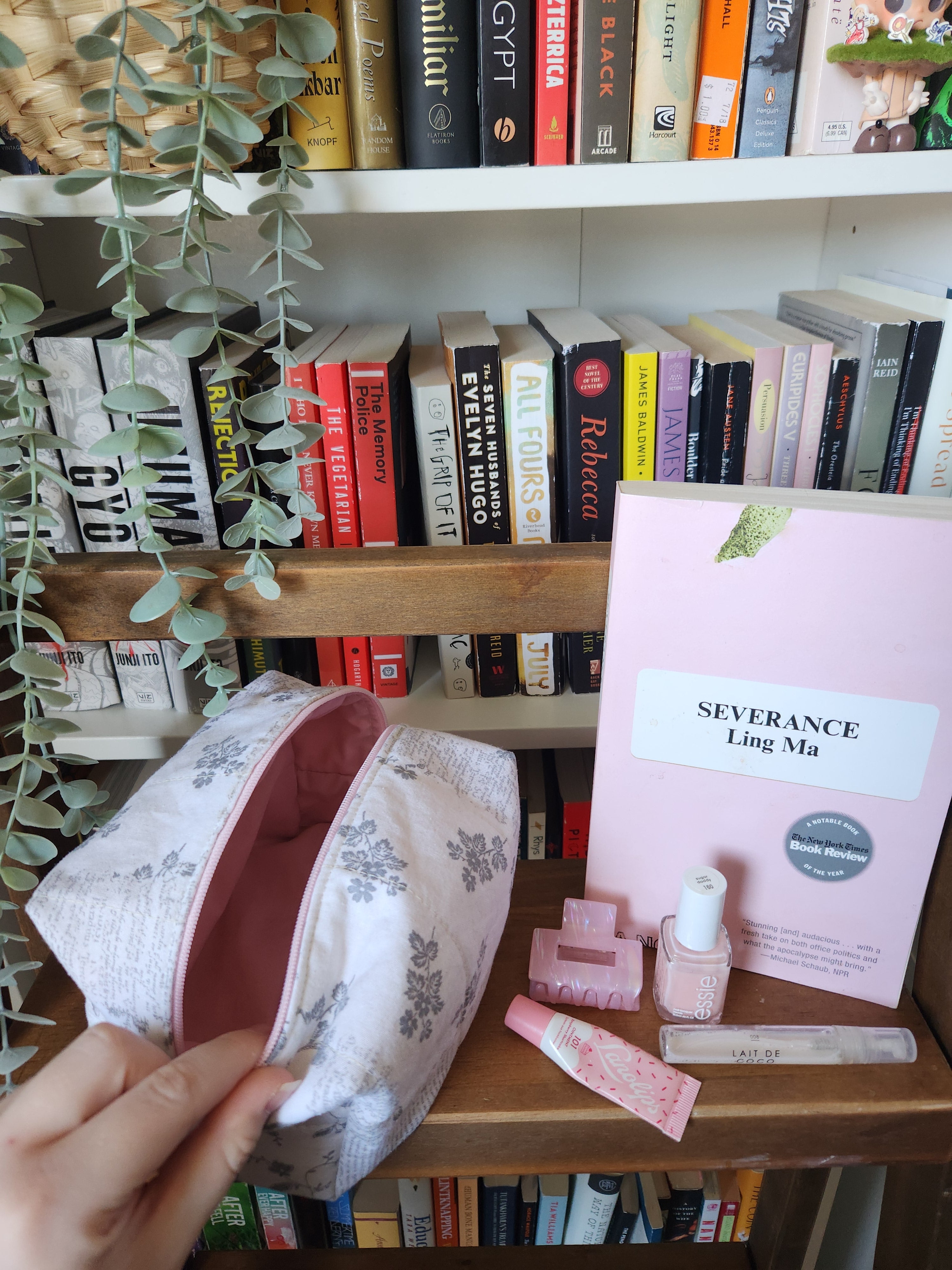 newspaper print makeup bag (pink zipper)