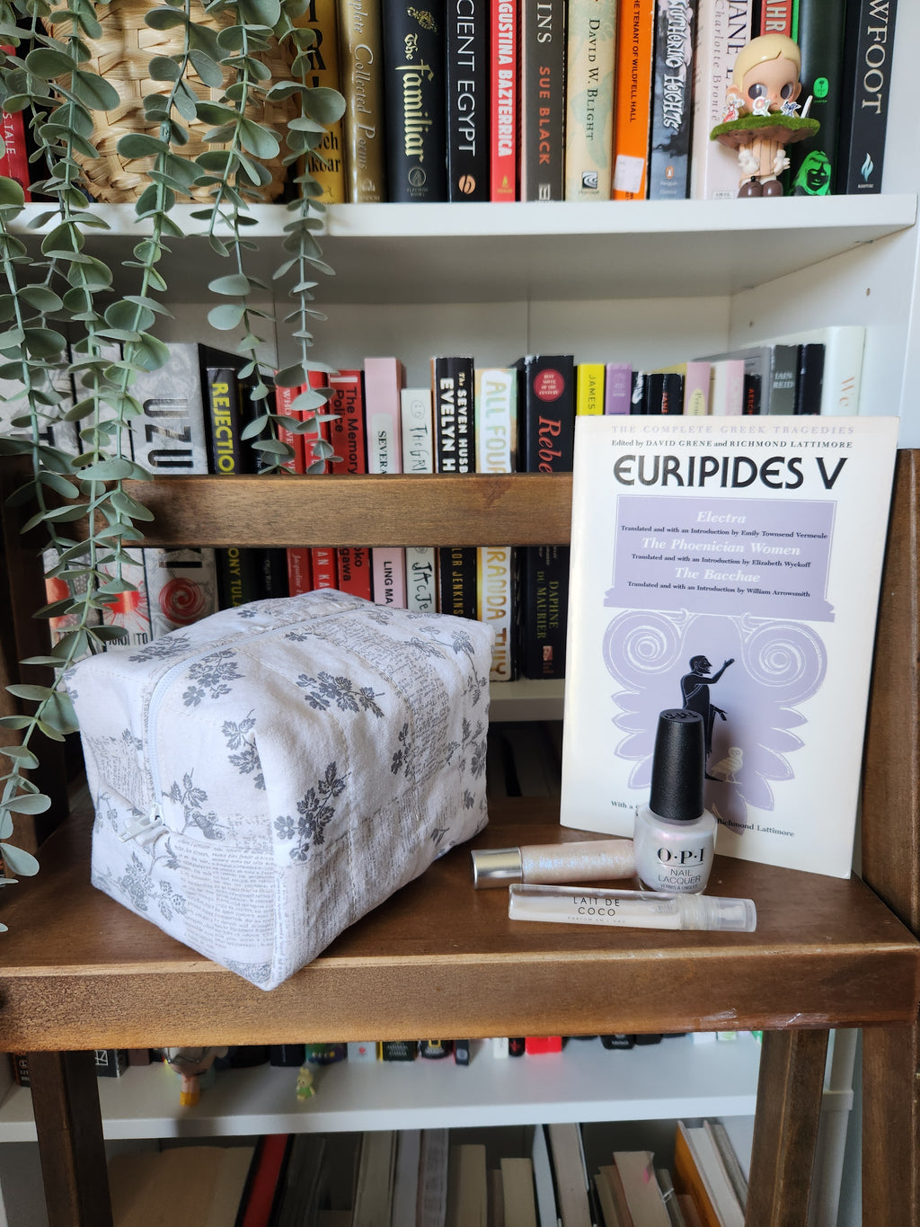 newspaper print makeup bag (white zipper)