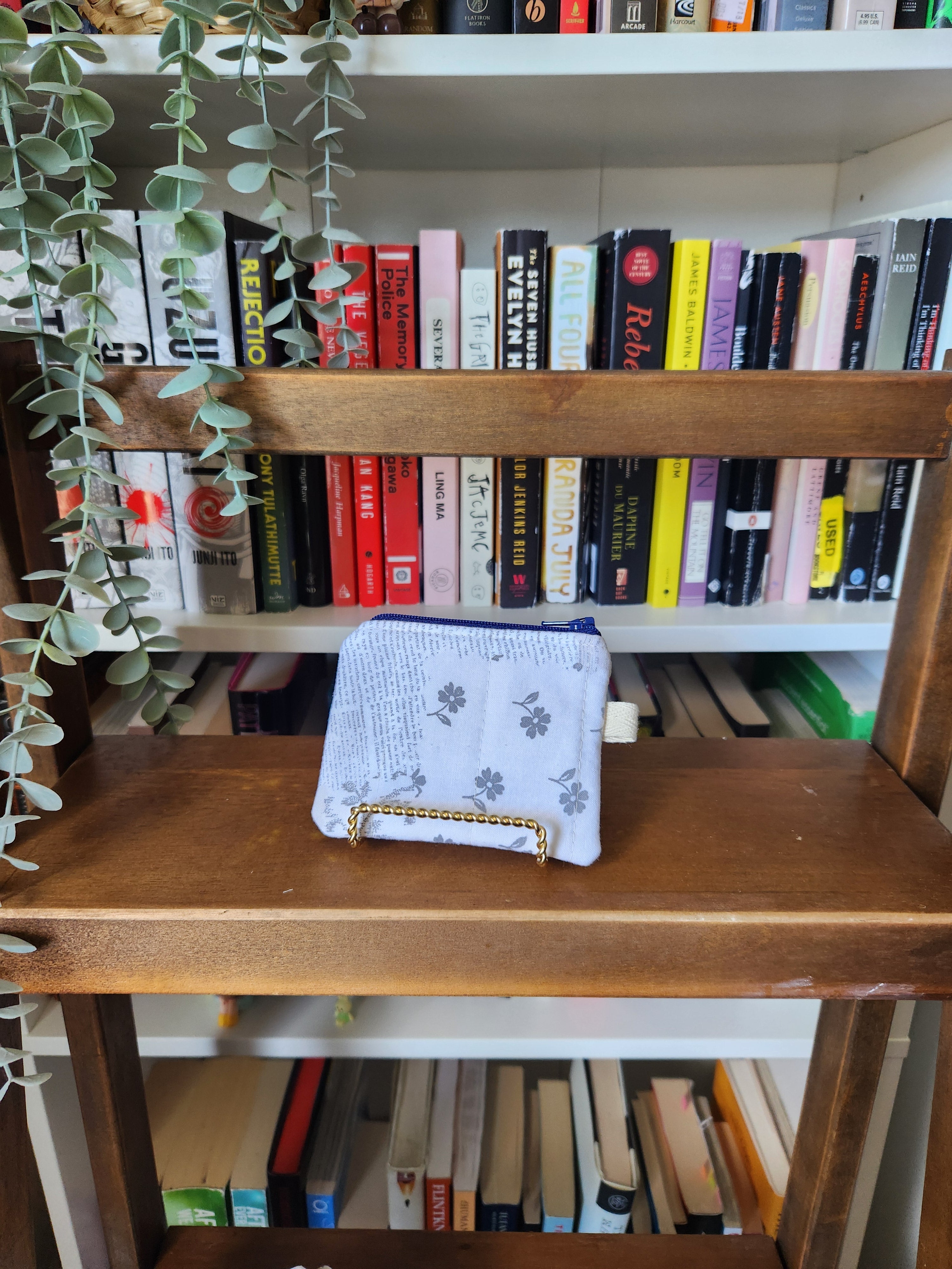newspaper wallet (blue zipper)