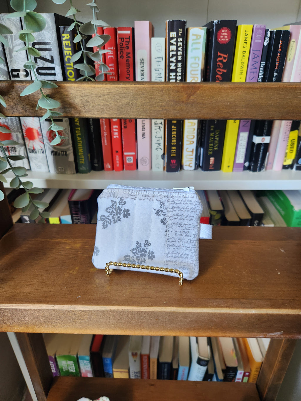 newspaper keychain wallet (white zipper)