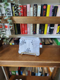 newspaper keychain wallet (white zipper)